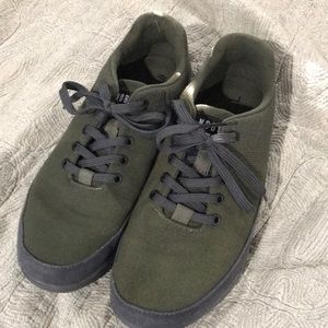 Men’s 9 NoBull tennis shoes